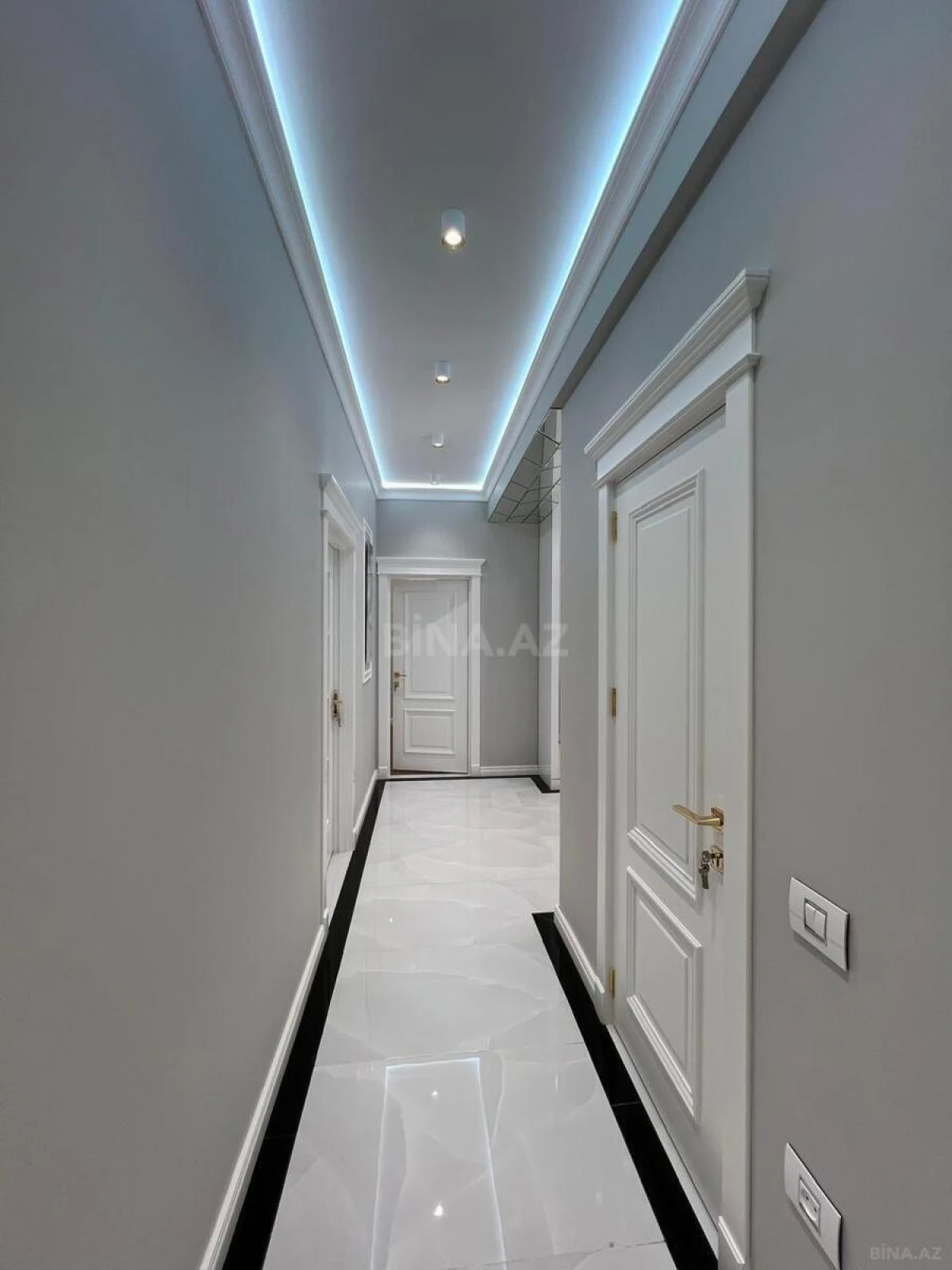 Satılır 3 otaqlı mənzil 108 m²