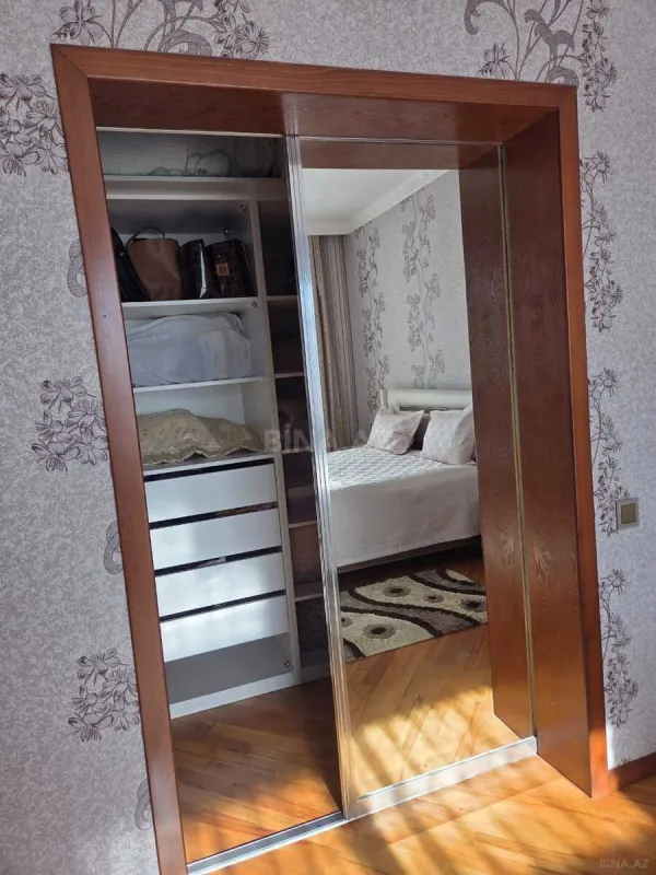 Satılır 9 otaqlı həyət evi 200 m²