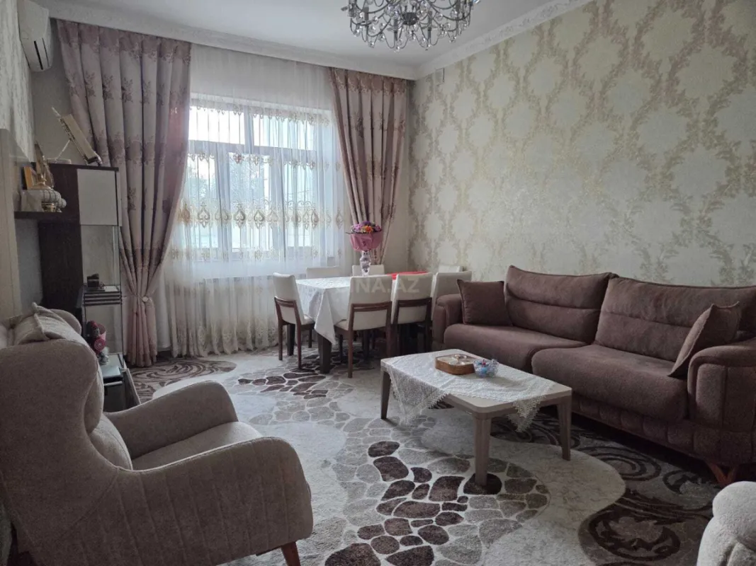 Satılır 9 otaqlı həyət evi 200 m²