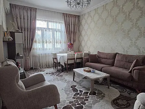 Satılır 9 otaqlı həyət evi 200 m²