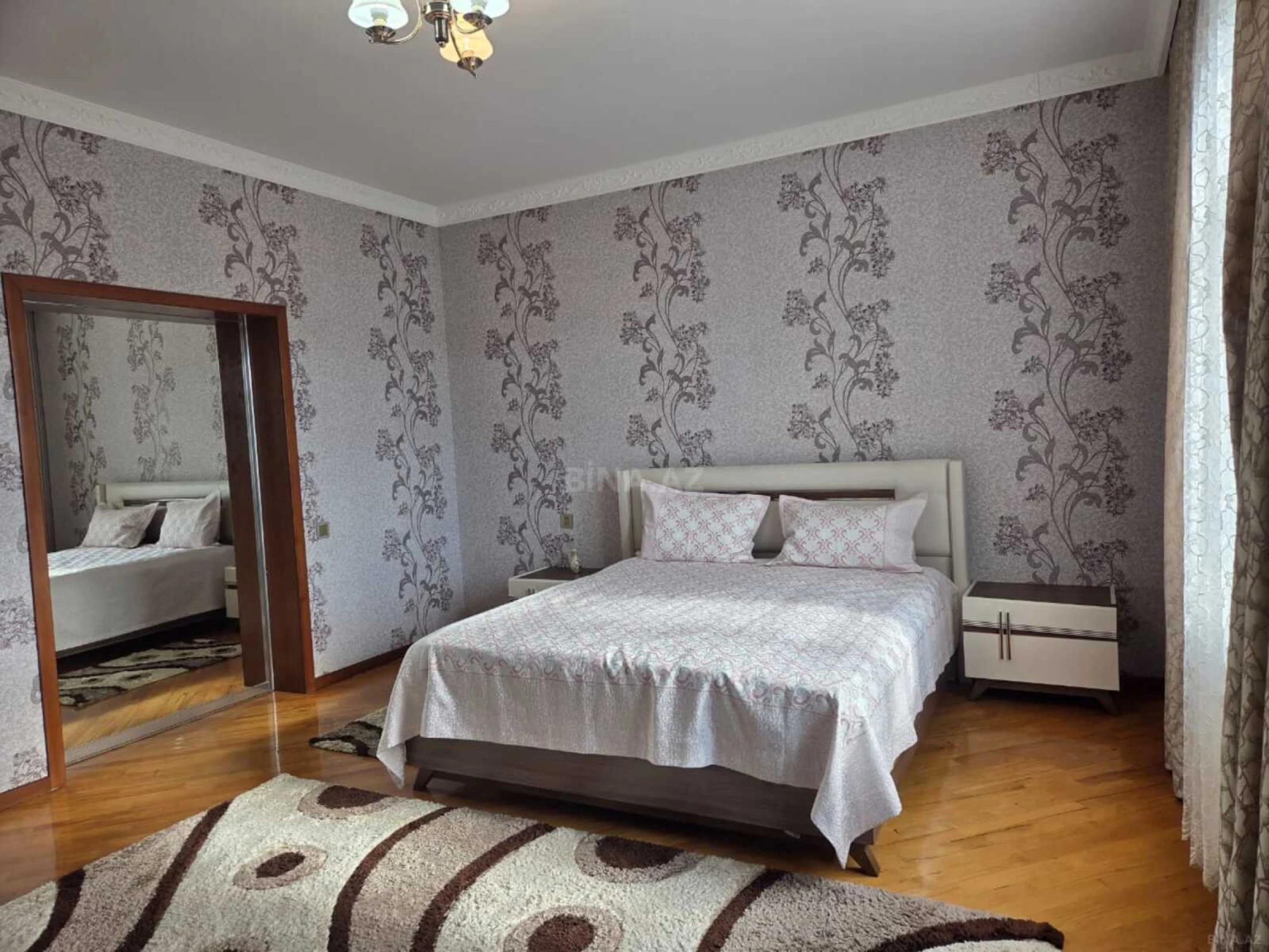 Satılır 9 otaqlı həyət evi 200 m²