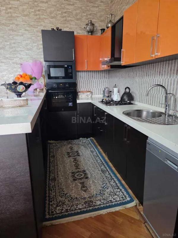 Satılır 9 otaqlı həyət evi 200 m²