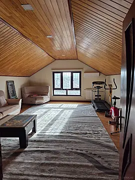 Satılır 9 otaqlı həyət evi 200 m²