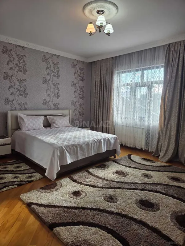 Satılır 9 otaqlı həyət evi 200 m²