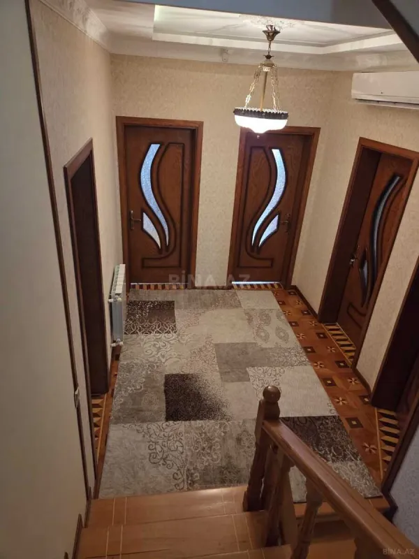 Satılır 9 otaqlı həyət evi 200 m²