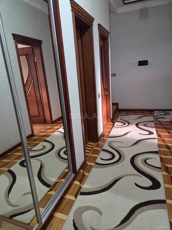 Satılır 9 otaqlı həyət evi 200 m²