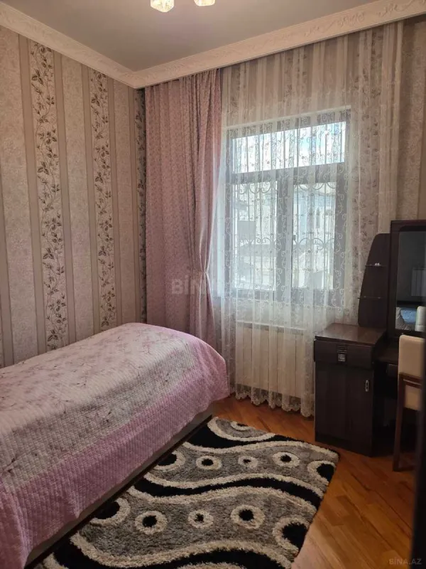Satılır 9 otaqlı həyət evi 200 m²