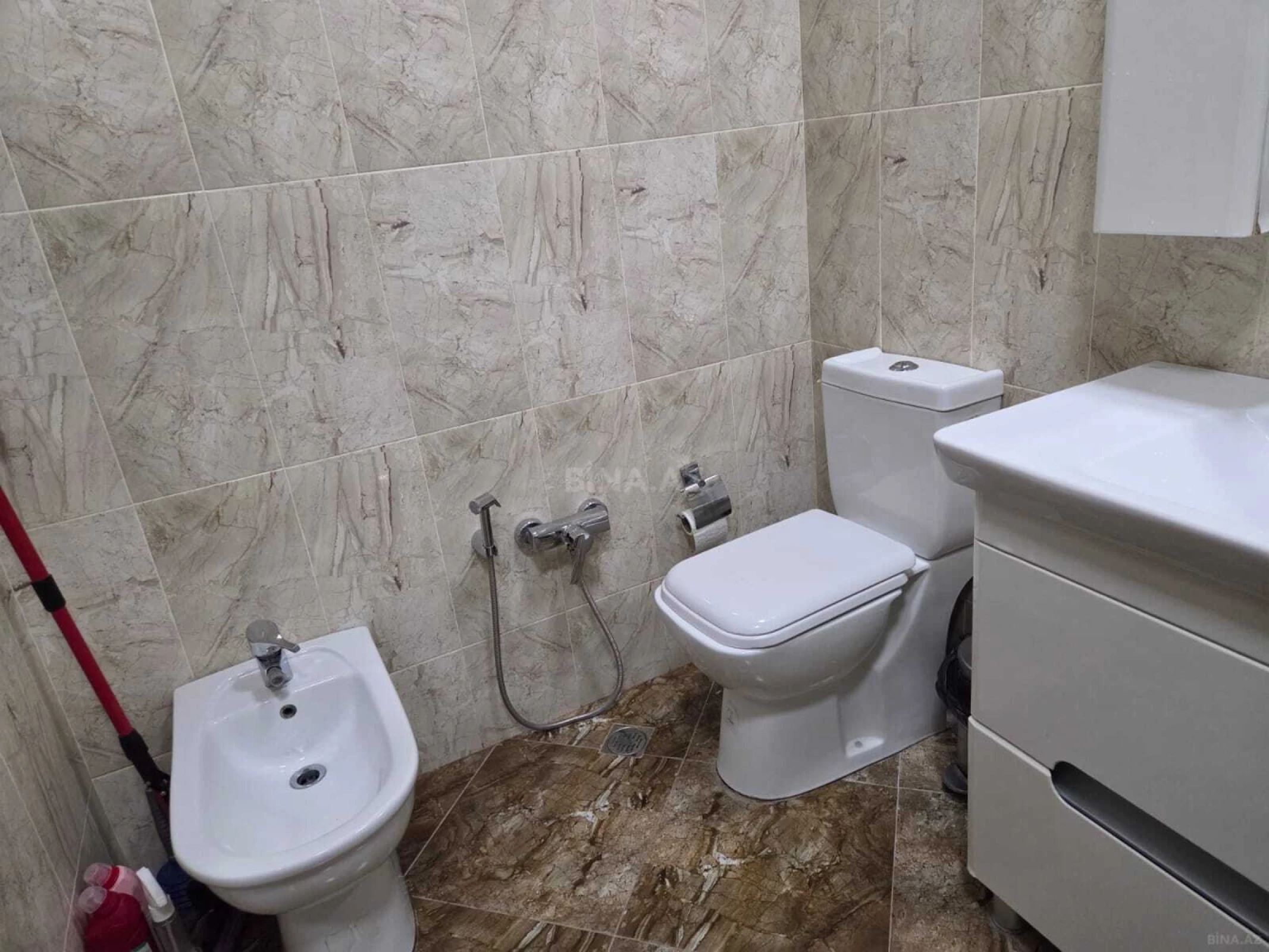 Satılır 9 otaqlı həyət evi 200 m²