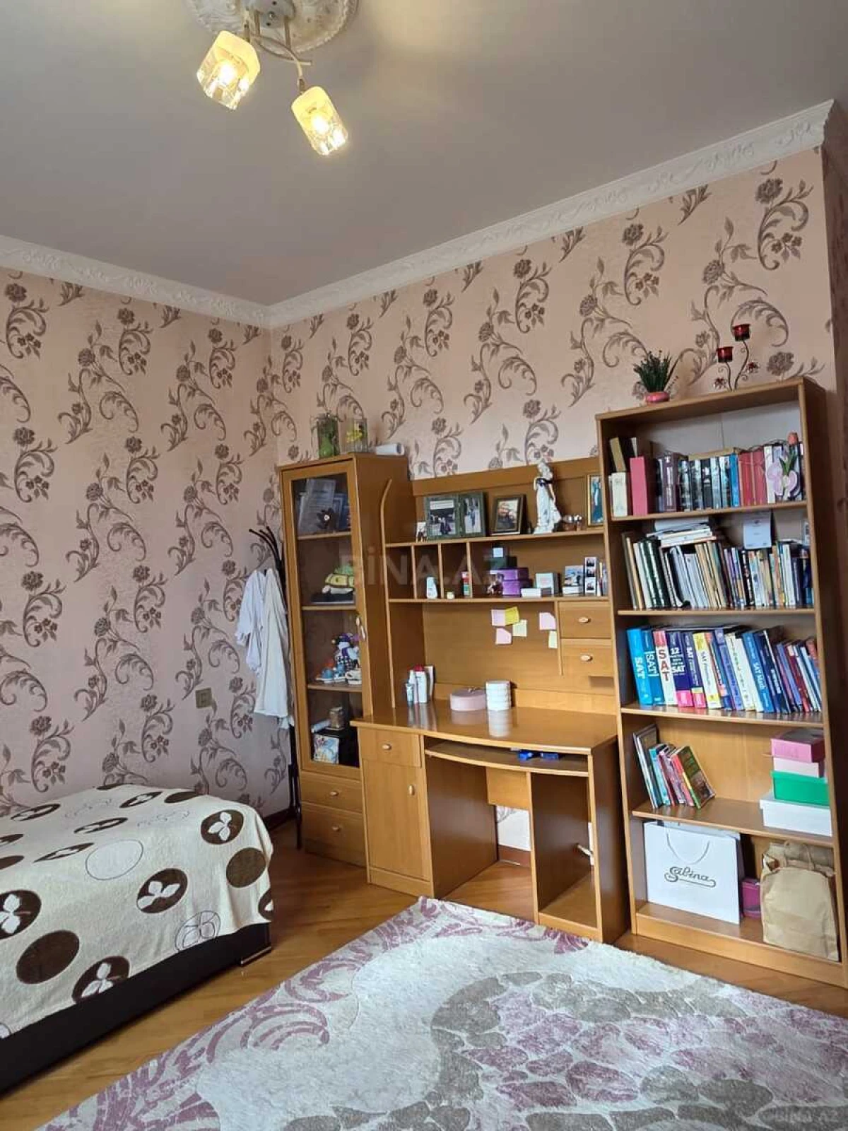 Satılır 9 otaqlı həyət evi 200 m²