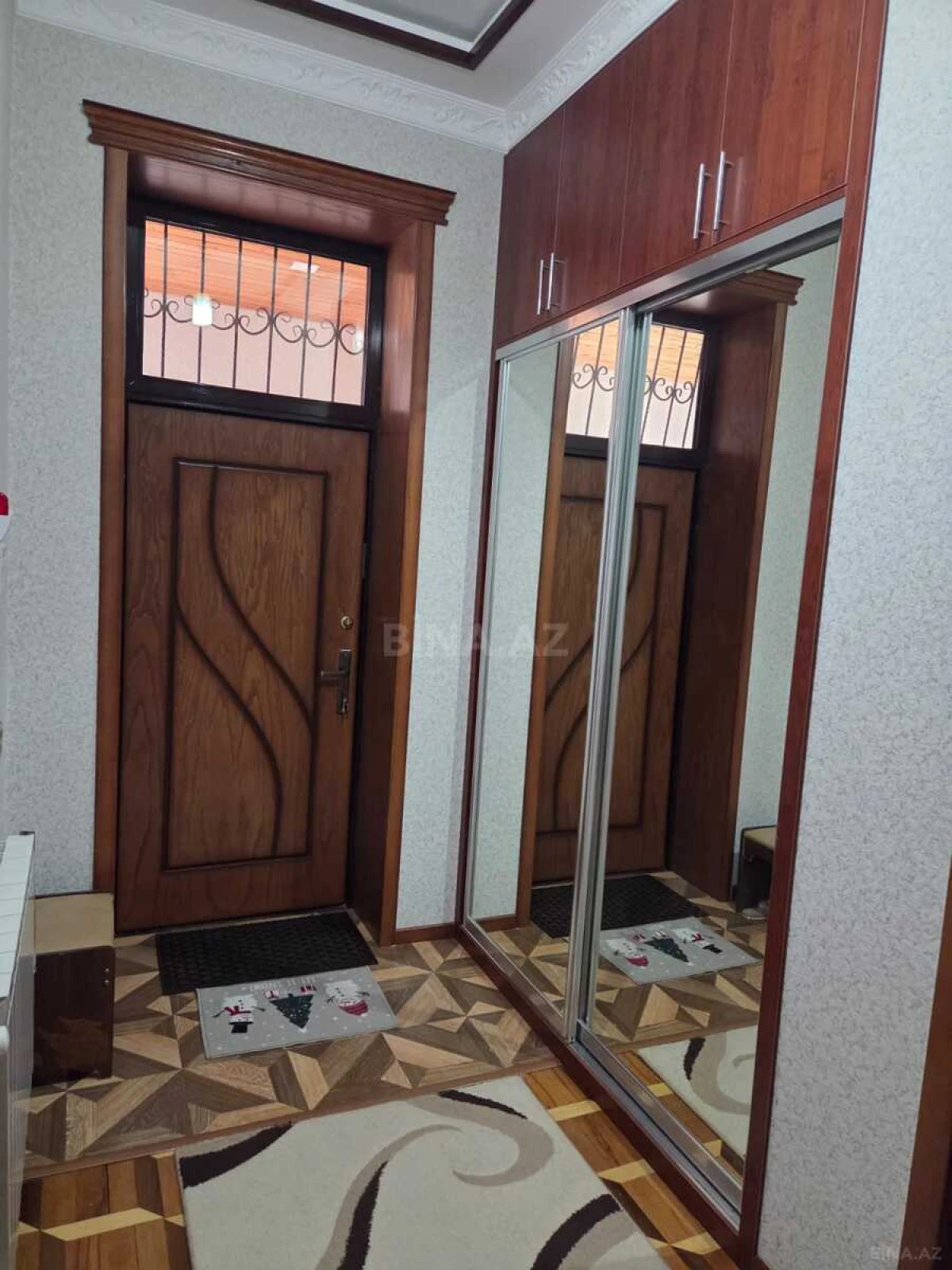 Satılır 9 otaqlı həyət evi 200 m²