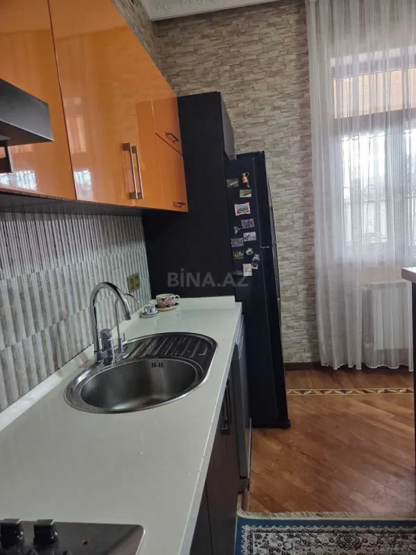 Satılır 9 otaqlı həyət evi 200 m²