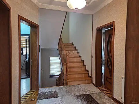 Satılır 9 otaqlı həyət evi 200 m²
