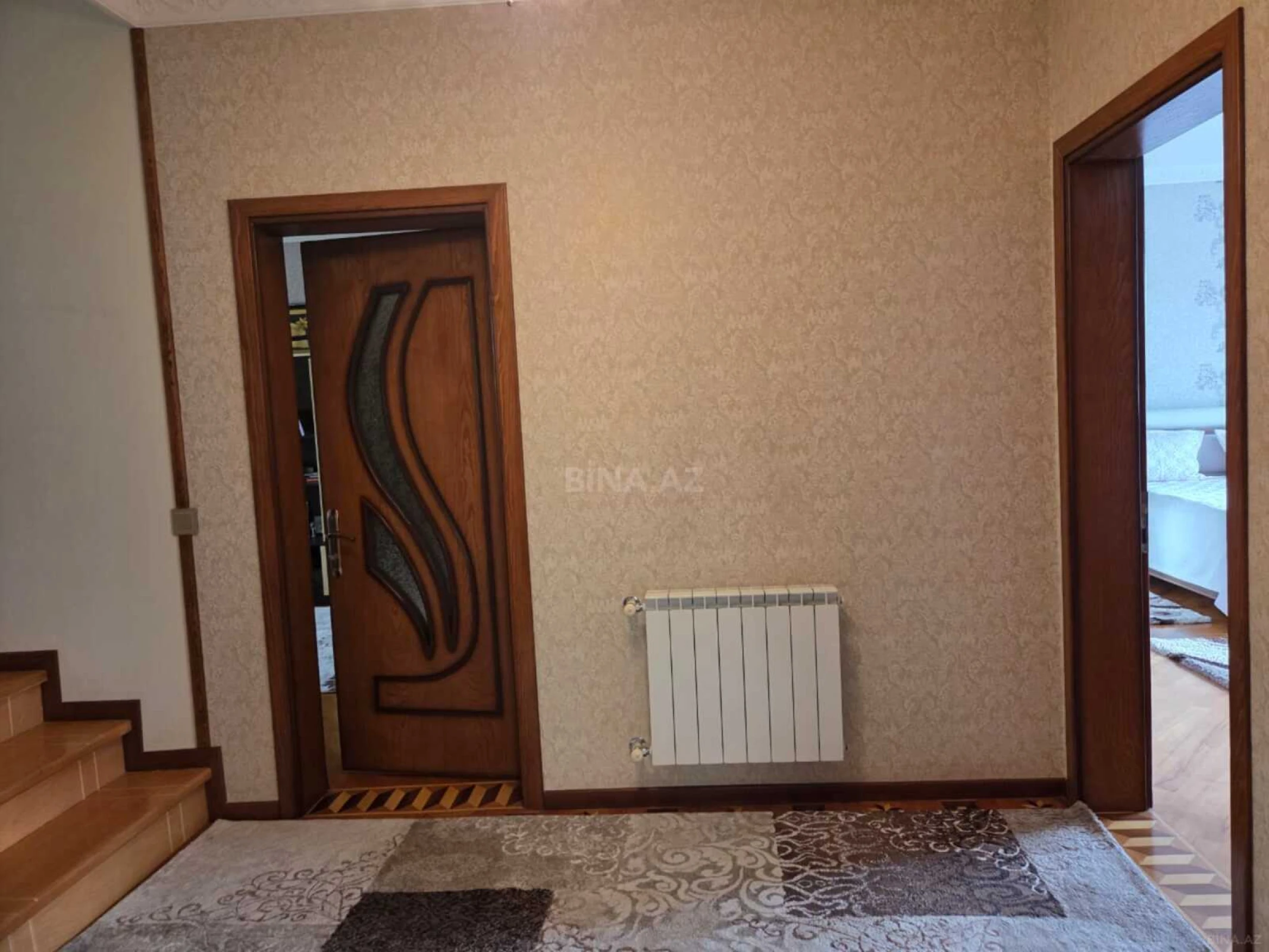 Satılır 9 otaqlı həyət evi 200 m²