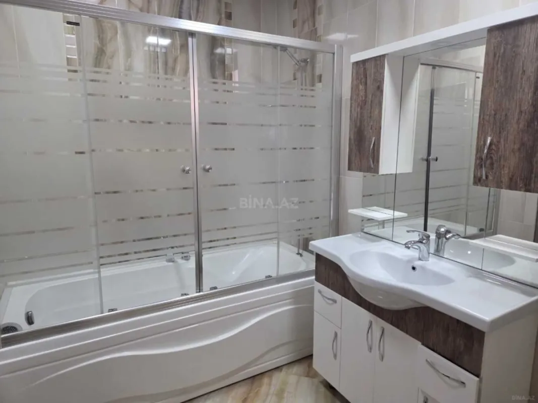 Satılır 9 otaqlı həyət evi 200 m²