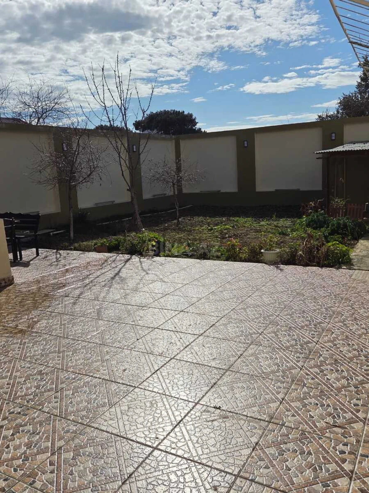 Satılır 9 otaqlı həyət evi 200 m²