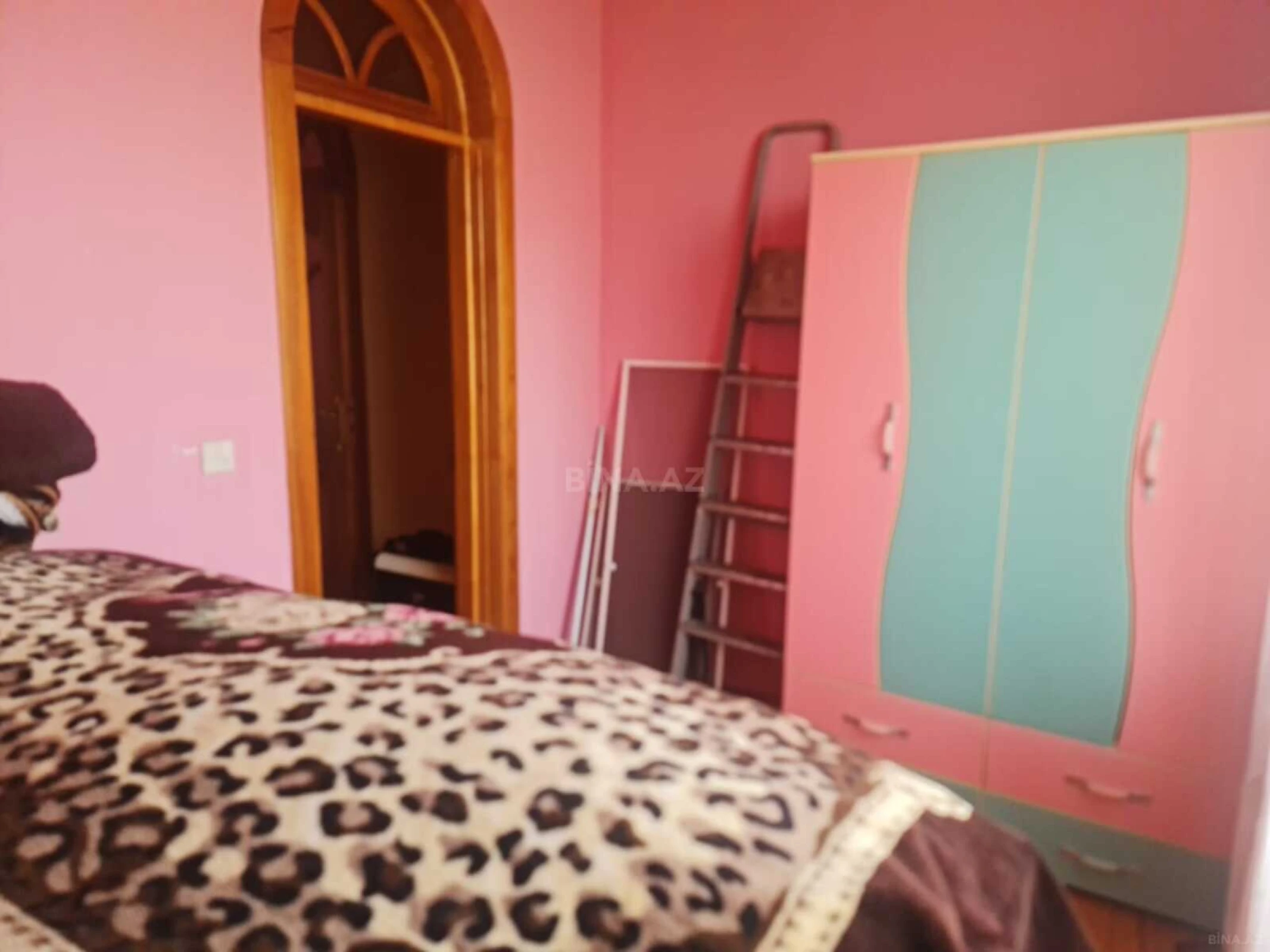 Satılır 6 otaqlı həyət evi 480 m²