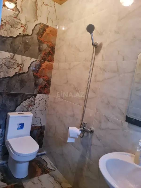 Satılır 6 otaqlı həyət evi 480 m²