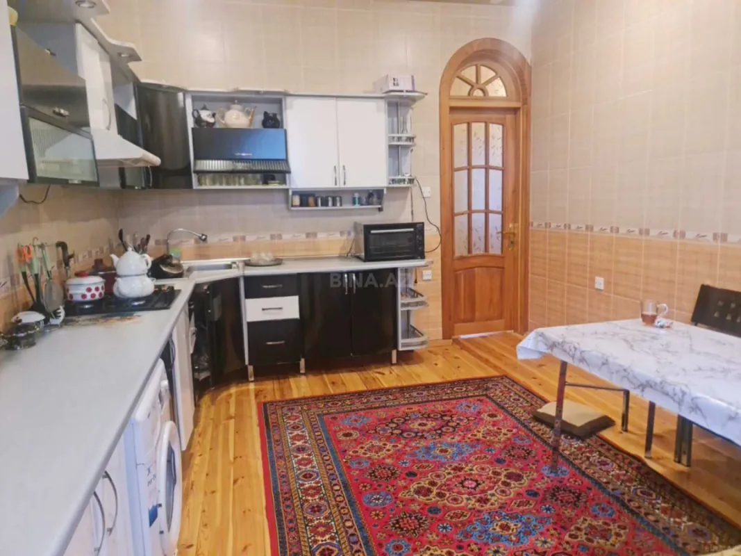 Satılır 6 otaqlı həyət evi 480 m²