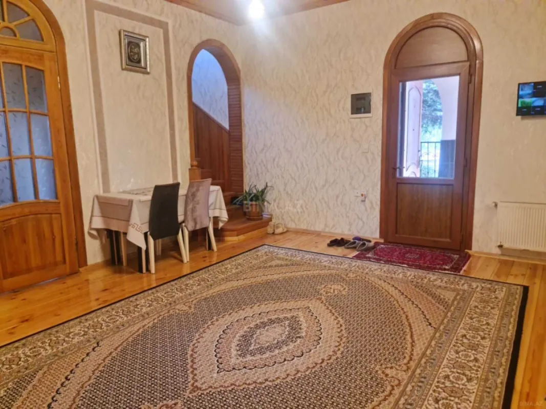 Satılır 6 otaqlı həyət evi 480 m²