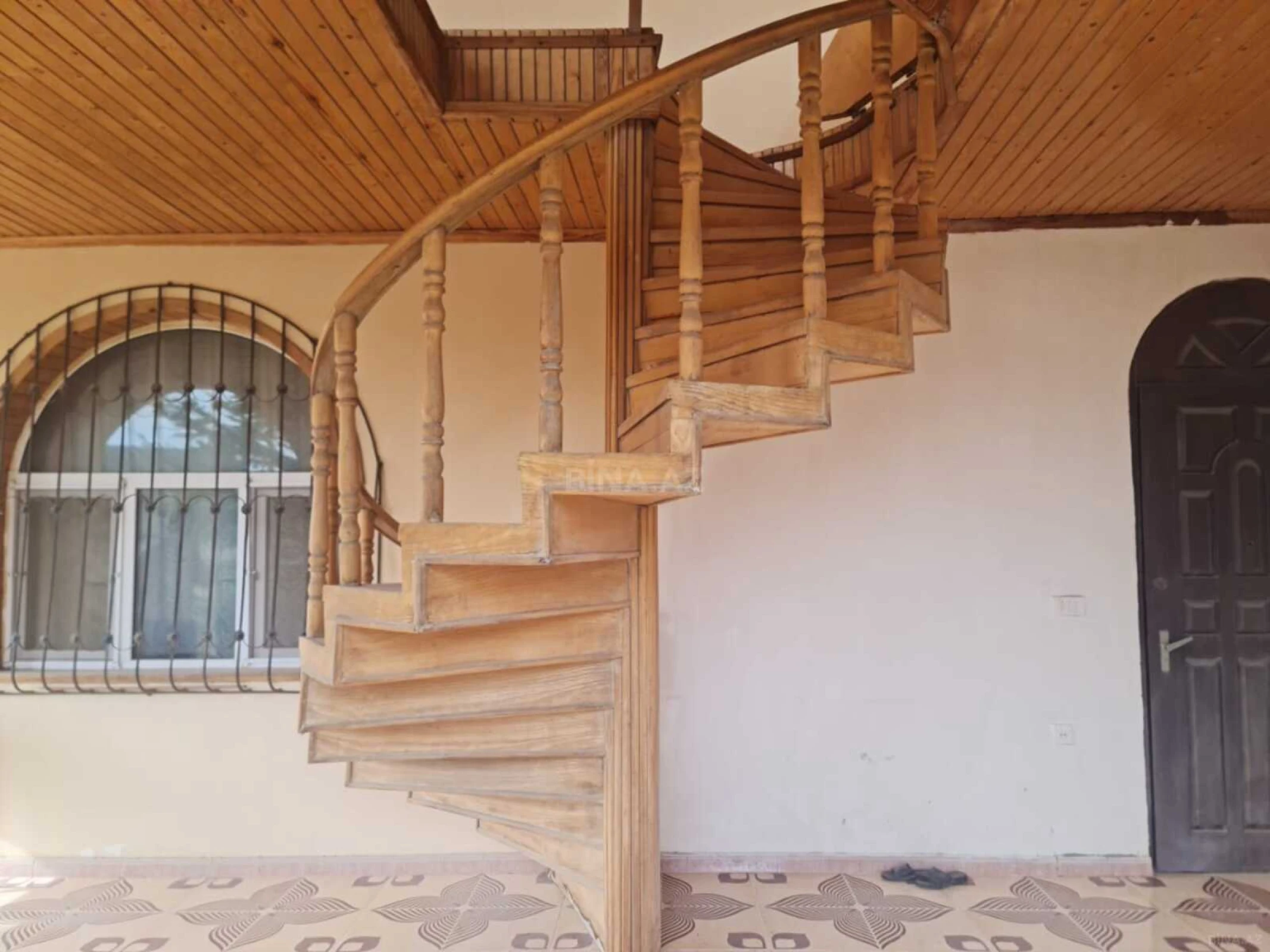 Satılır 6 otaqlı həyət evi 480 m²