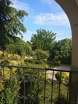 Satılır 6 otaqlı həyət evi 480 m²