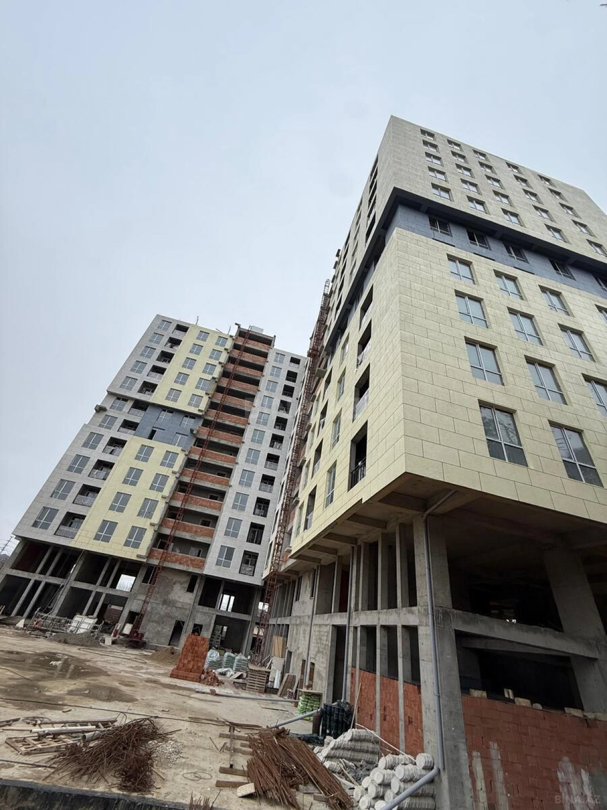 Satılır 3 otaqlı mənzil 139.2 m²