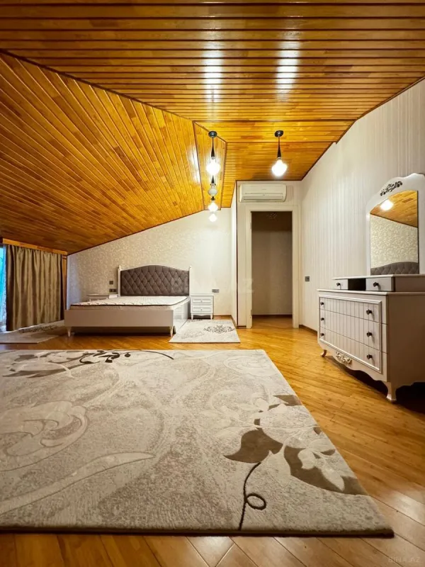 Satılır 7 otaqlı mənzil 550 m²