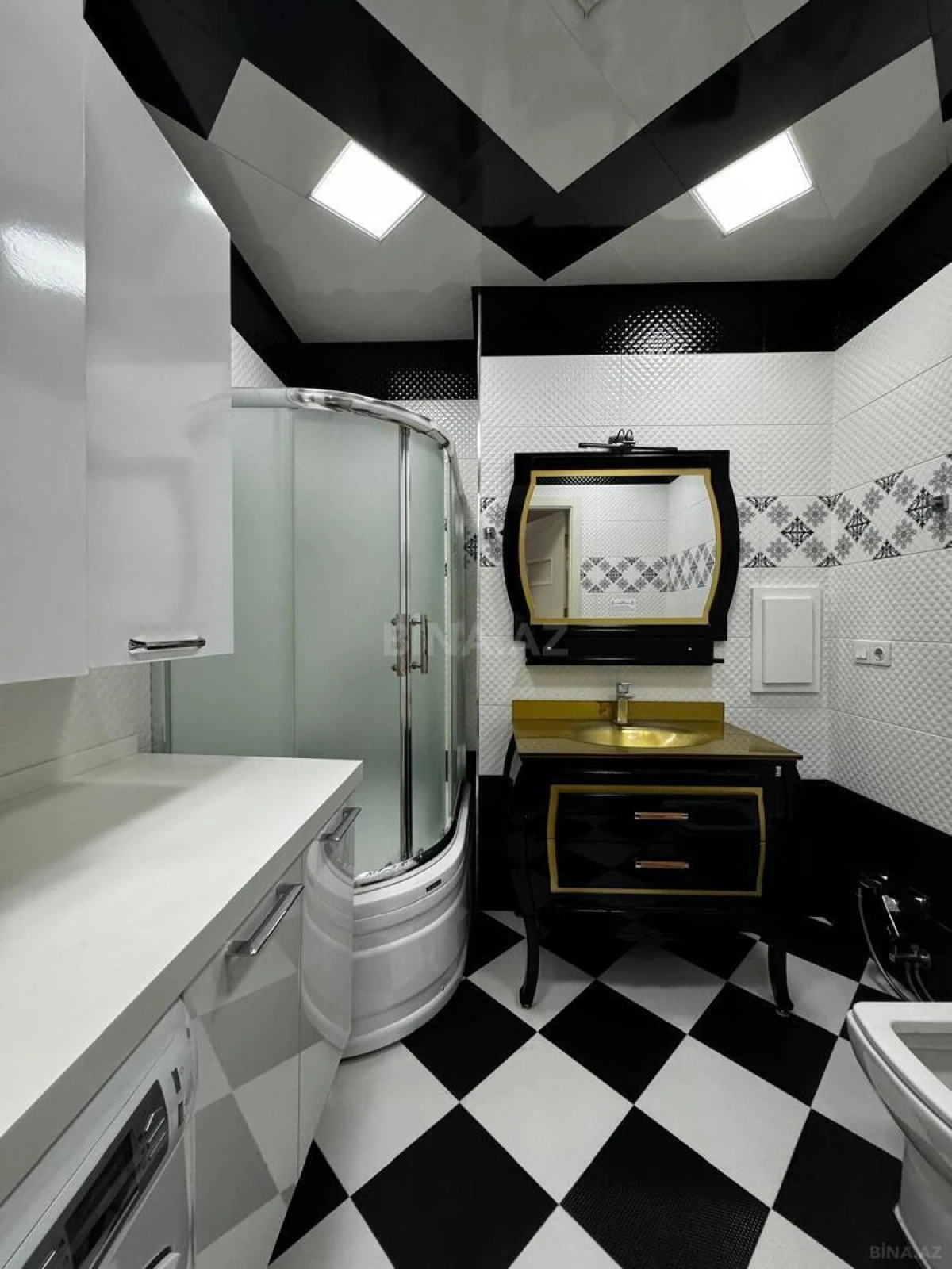 Satılır 7 otaqlı mənzil 550 m²