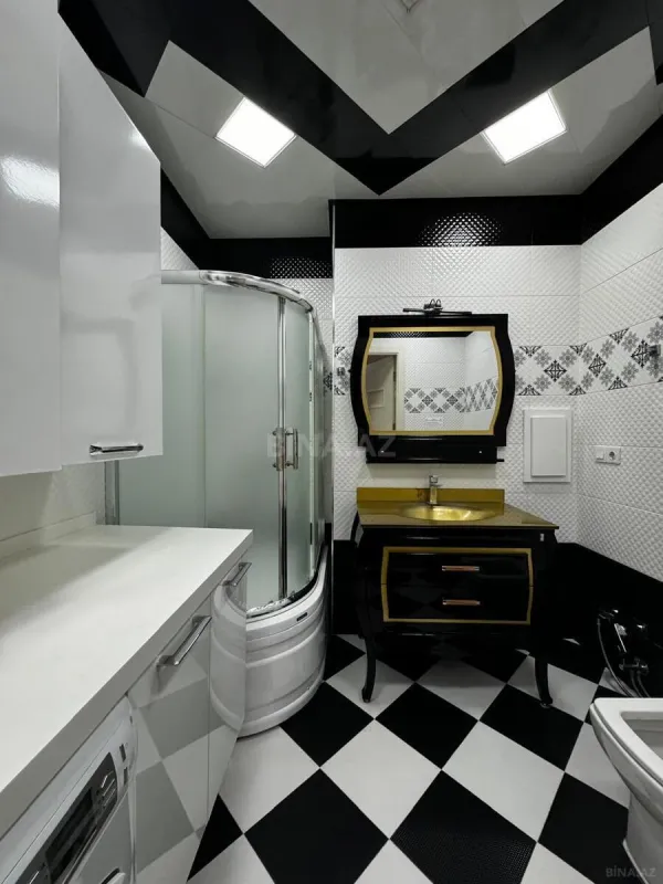 Satılır 7 otaqlı mənzil 550 m²