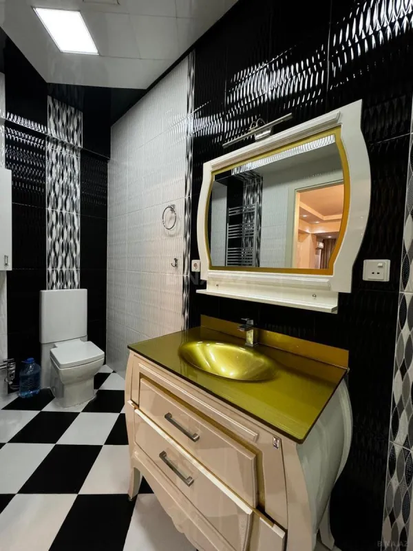 Satılır 7 otaqlı mənzil 550 m²