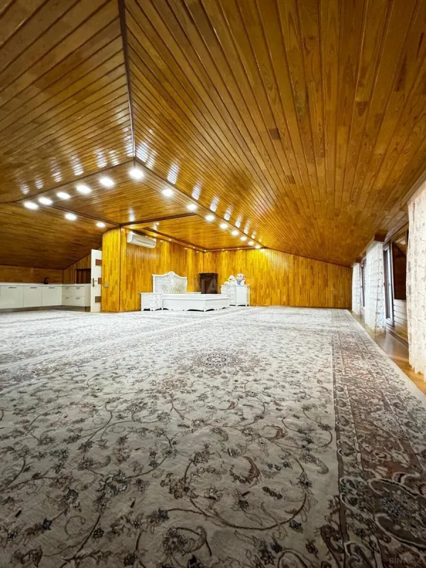 Satılır 7 otaqlı mənzil 550 m²