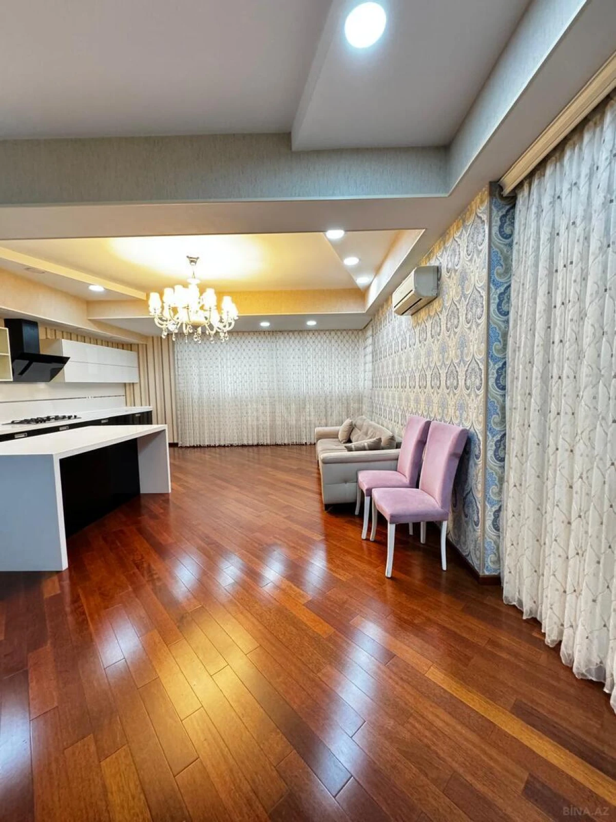 Satılır 7 otaqlı mənzil 550 m²