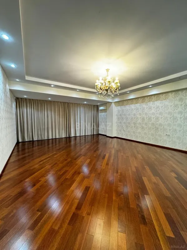 Satılır 7 otaqlı mənzil 550 m²