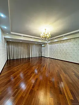 Satılır 7 otaqlı mənzil 550 m²