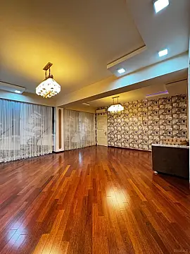 Satılır 7 otaqlı mənzil 550 m²