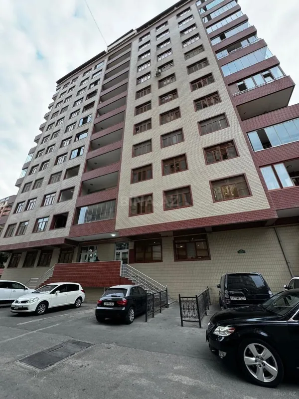 Satılır 7 otaqlı mənzil 550 m²