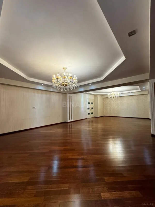 Satılır 7 otaqlı mənzil 550 m²