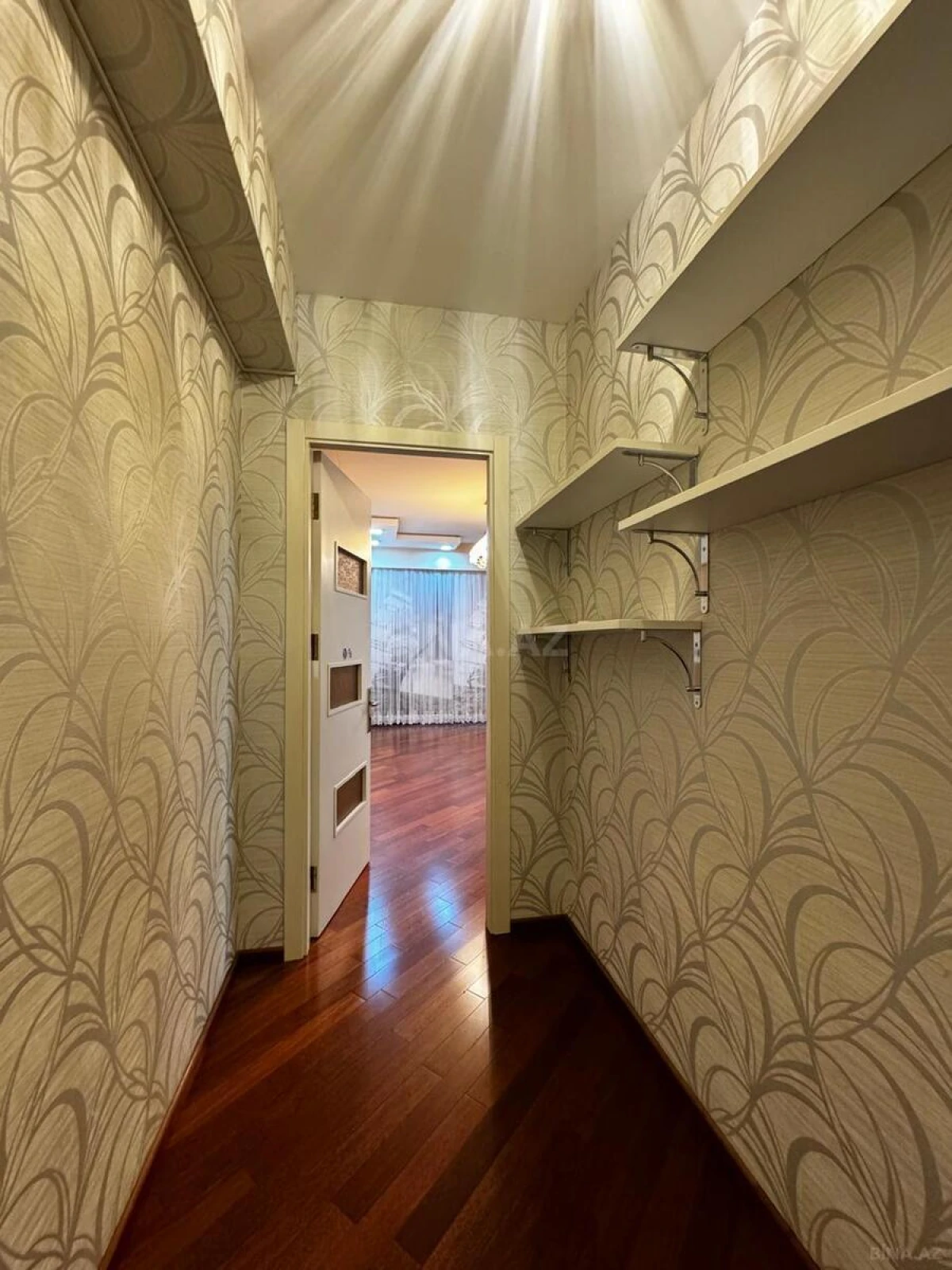 Satılır 7 otaqlı mənzil 550 m²