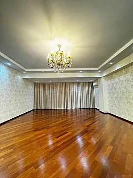 Satılır 7 otaqlı mənzil 550 m²