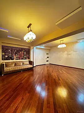 Satılır 7 otaqlı mənzil 550 m²