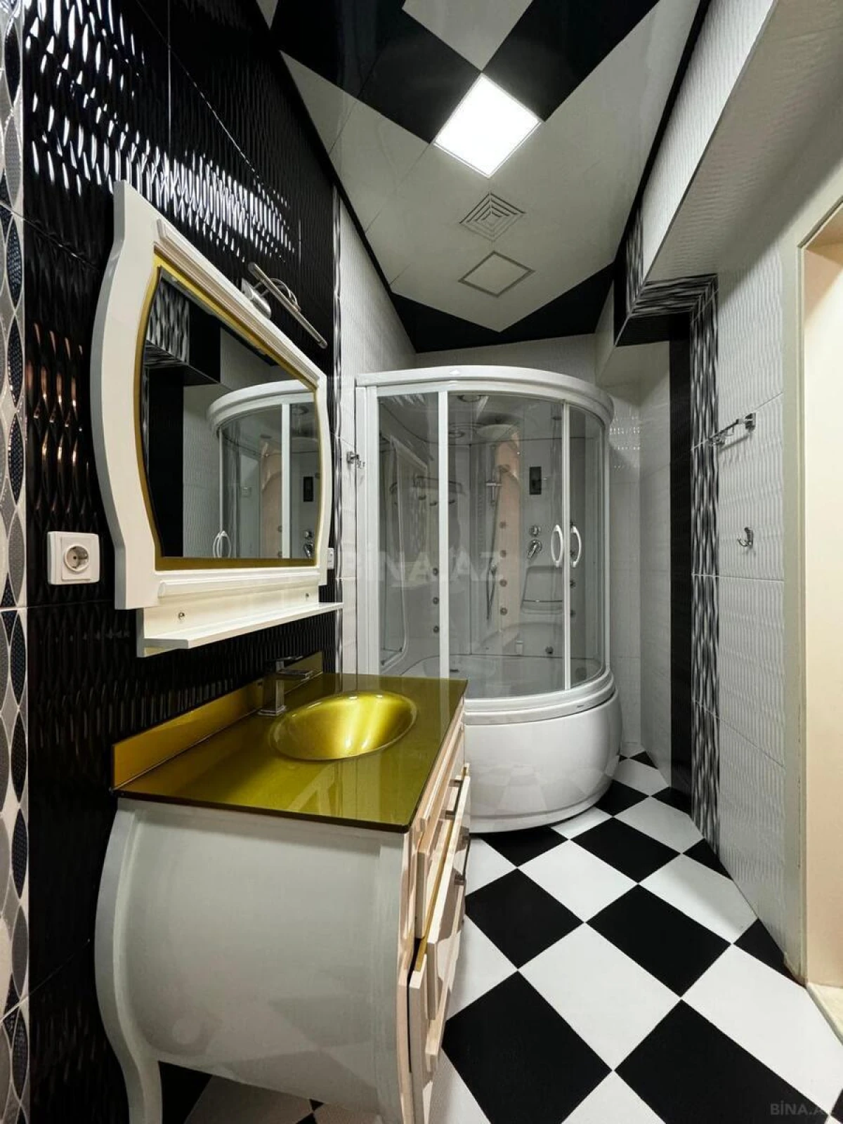 Satılır 7 otaqlı mənzil 550 m²