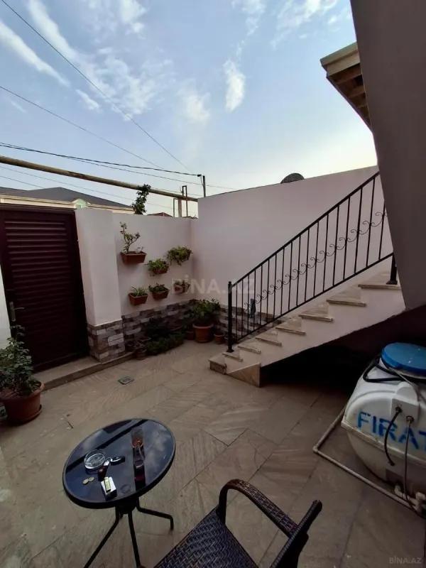 Satılır 5 otaqlı həyət evi 135.7 m²