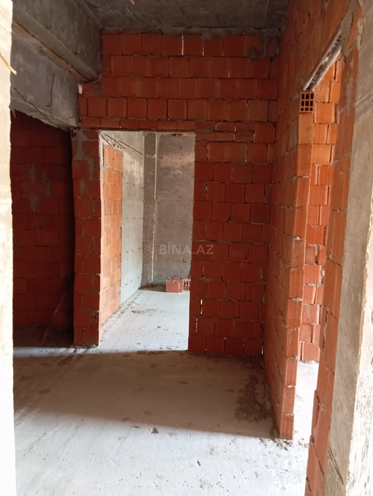 Satılır 2 otaqlı mənzil 103 m²