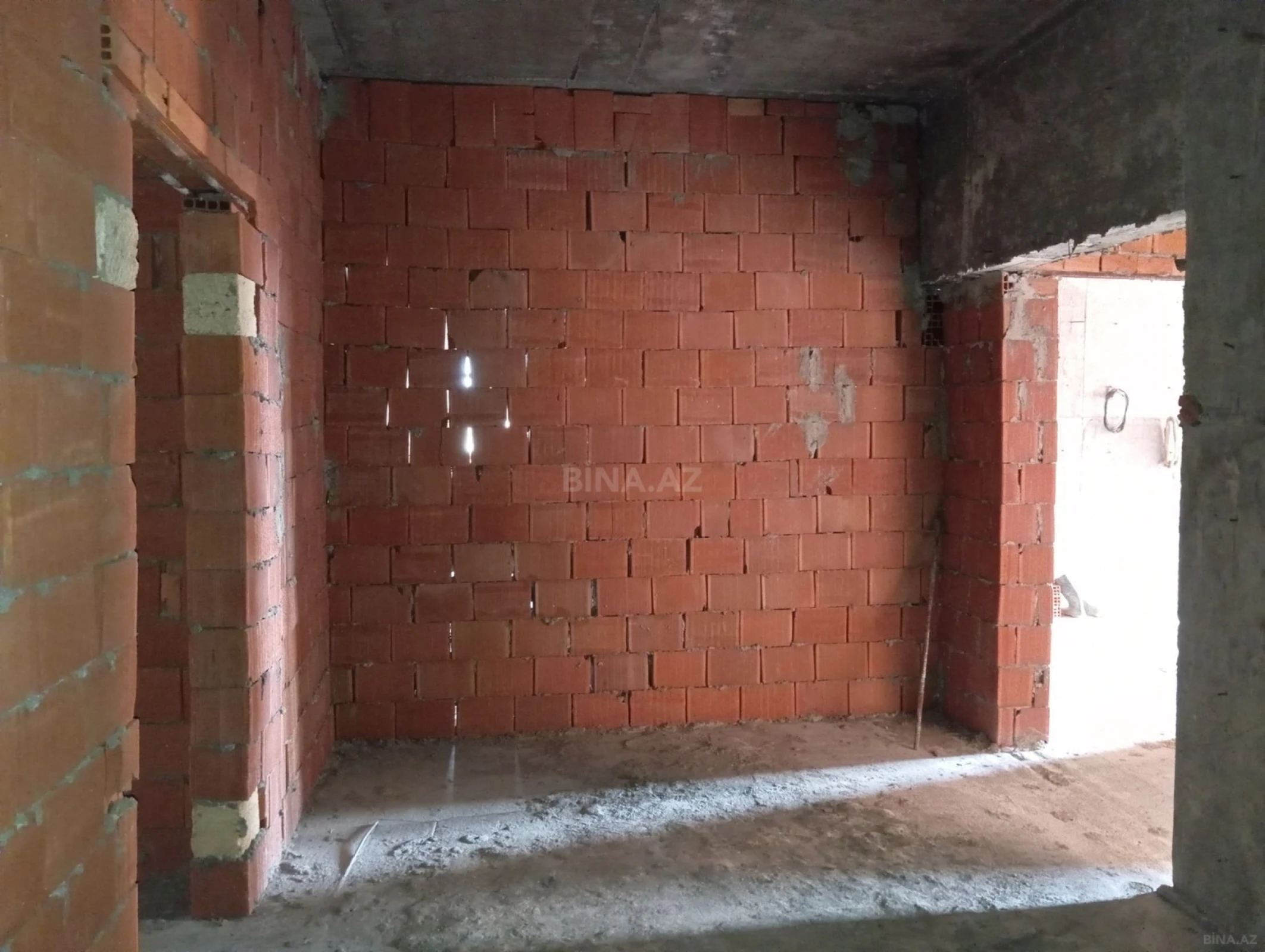 Satılır 2 otaqlı mənzil 103 m²