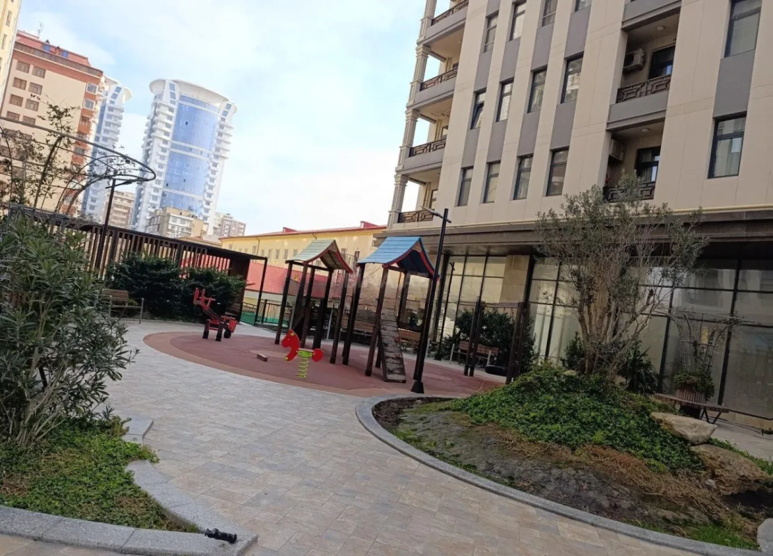 Satılır 3 otaqlı mənzil 125 m²