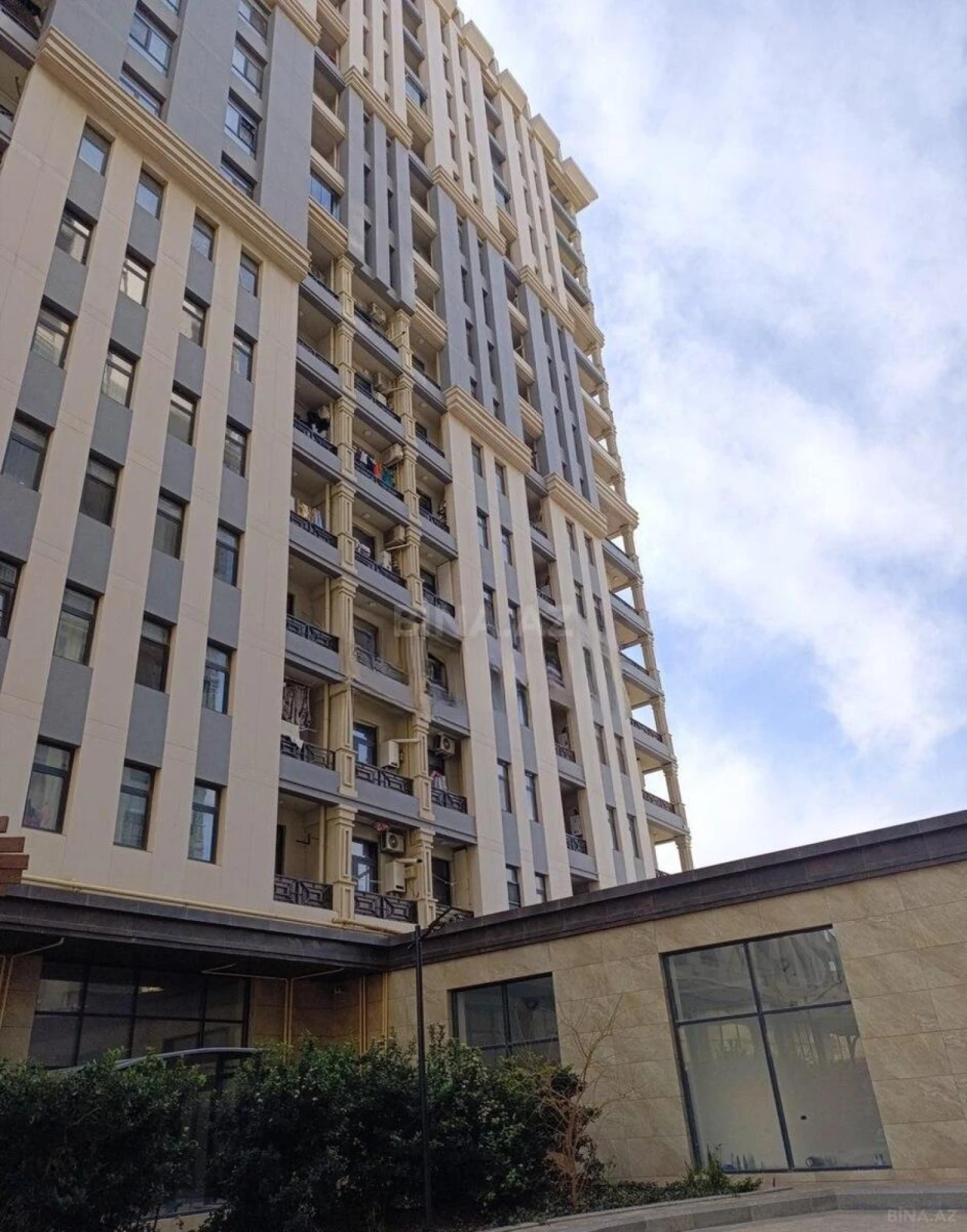 Satılır 3 otaqlı mənzil 125 m²