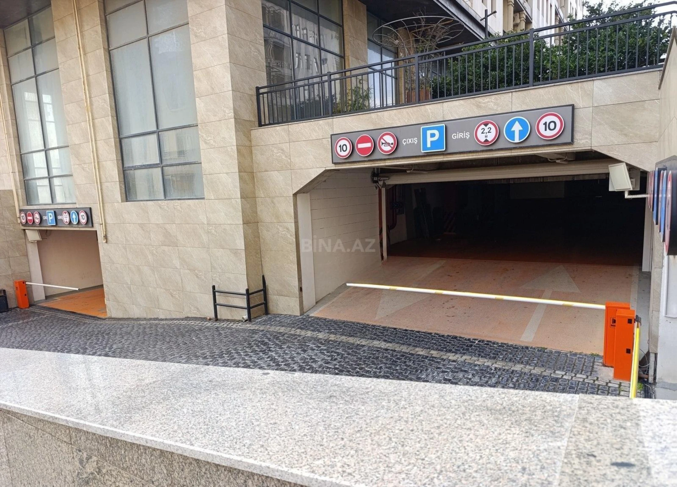 Satılır 3 otaqlı mənzil 125 m²