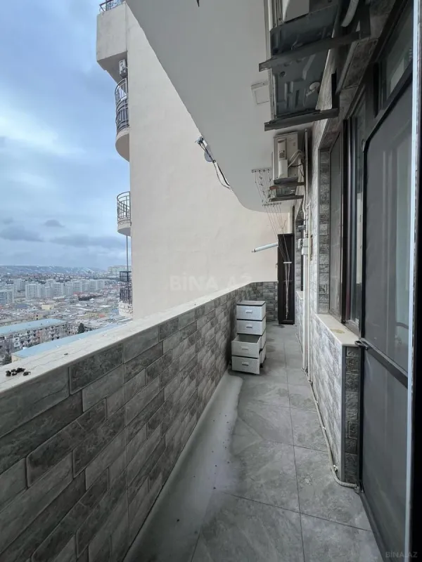 Satılır 4 otaqlı mənzil 180 m²