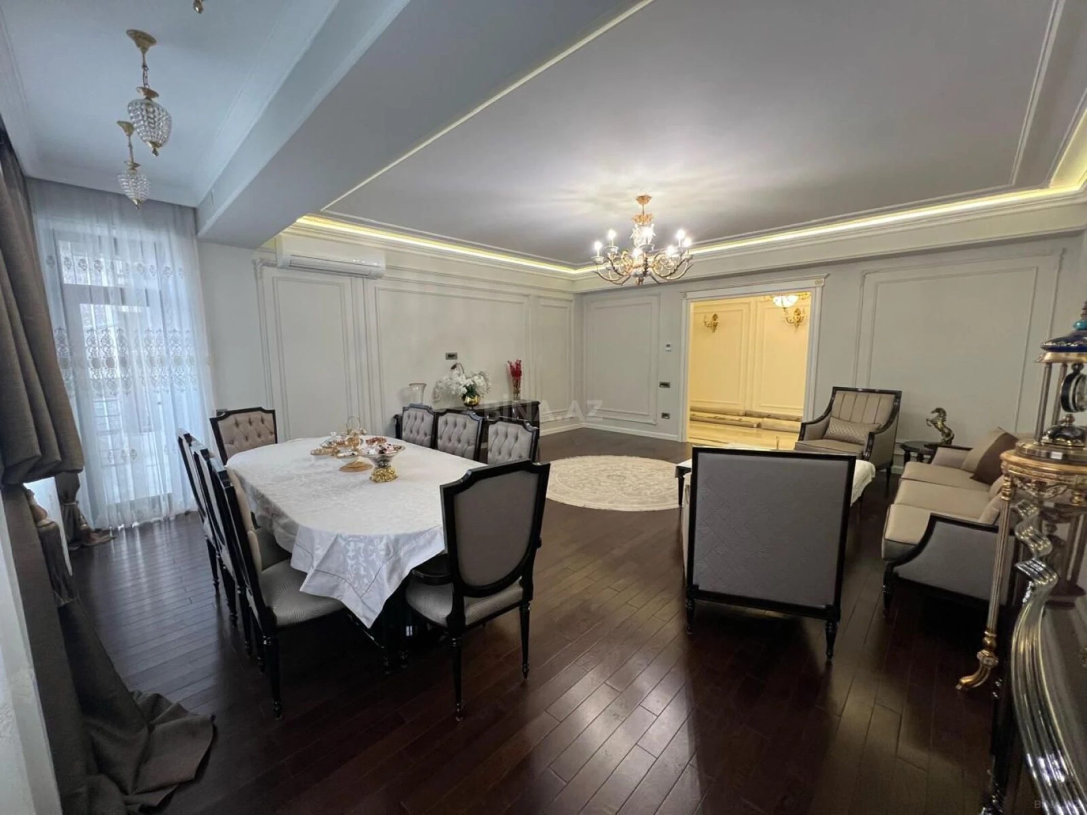 Satılır 4 otaqlı mənzil 180 m²