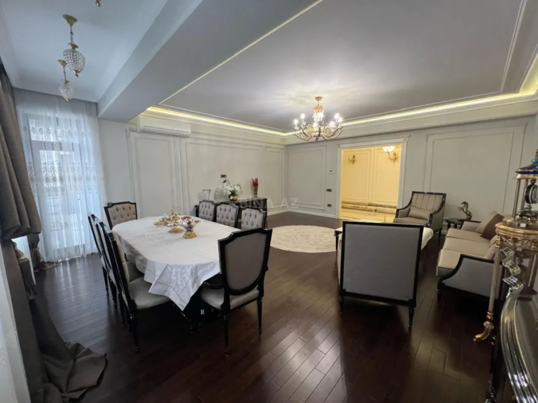 Satılır 4 otaqlı mənzil 180 m²